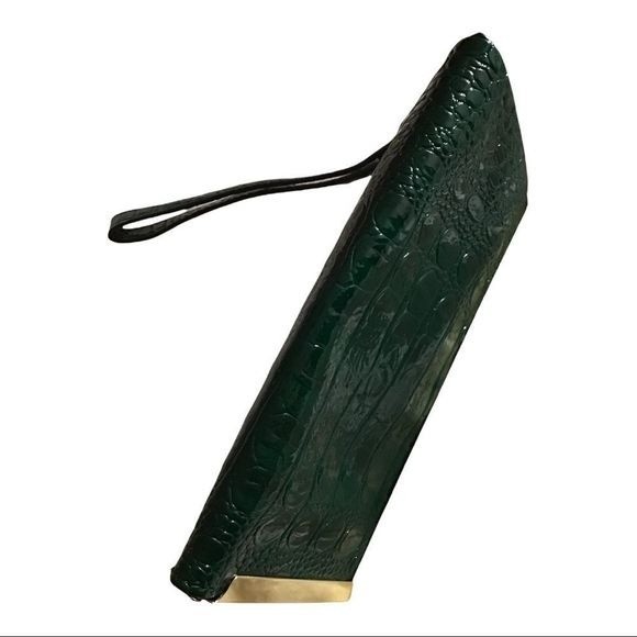 ANNE KLEIN Wristlet/Clutch Crocodile Green Gold Trim Size 7” x 4.5” - Picture 4 of 6